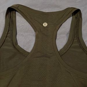 Lululemon tank, like new condition